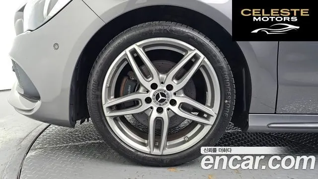 MERCEDES AMG CLA-Classe C117 CLA220 AMG Line 2018 — photo 5 sur 31