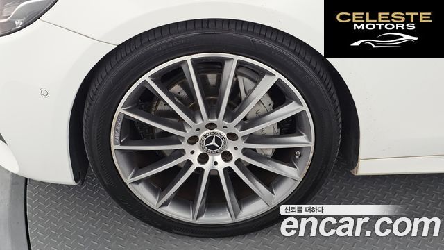 MERCEDES AMG E-Classe W213 E300 4MATIC AMG Line 2018 — photo 5 sur 32