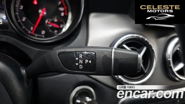 MERCEDES AMG CLA-Classe C117 CLA220 AMG Line 2018 — photo 12 sur 31