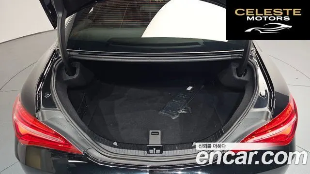 MERCEDES AMG CLA-Classe C117 CLA220 AMG Line 2018 — photo 25 sur 34