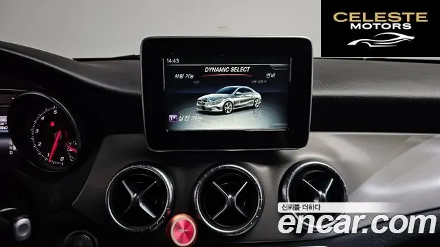 MERCEDES AMG CLA-Classe C117 CLA220 AMG Line 2018 — photo 19 sur 34