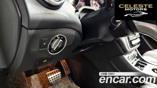 MERCEDES AMG CLA-Classe C117 CLA220 AMG Line 2018 — photo 13 sur 20