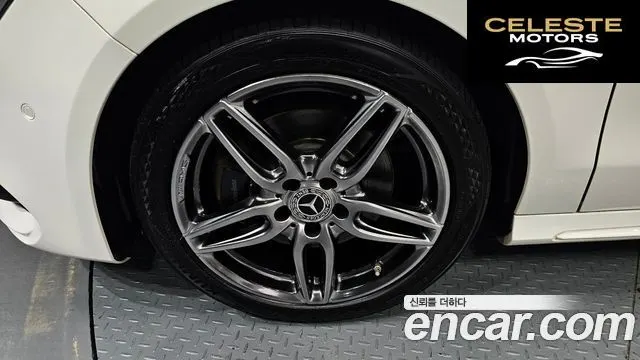 MERCEDES AMG CLA-Classe C117 CLA220 AMG Line 2018 — photo 5 sur 26