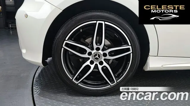 MERCEDES AMG A-Classe W176 A200 AMG Line 2018 — photo 5 sur 30