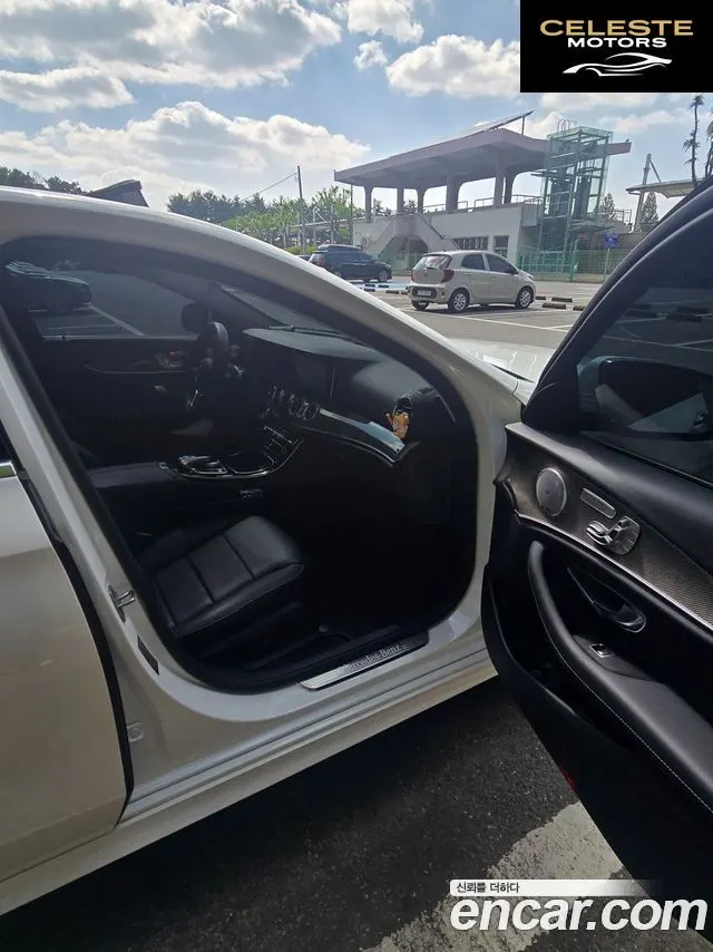MERCEDES AMG E-Classe W213 E300 4MATIC AMG Line 2020 — photo 11 sur 25