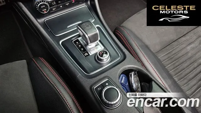 MERCEDES AMG GLA-Classe X156 GLA45 AMG 4MATIC 2018 — photo 12 sur 31