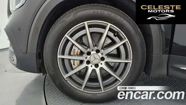 MERCEDES AMG GLB-Classe X247 AMG GLB35 4MATIC 2021 — photo 5 sur 37