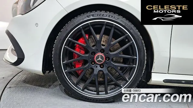 MERCEDES AMG CLA-Classe C117 CLA45 AMG 4MATIC 2017 — photo 5 sur 30