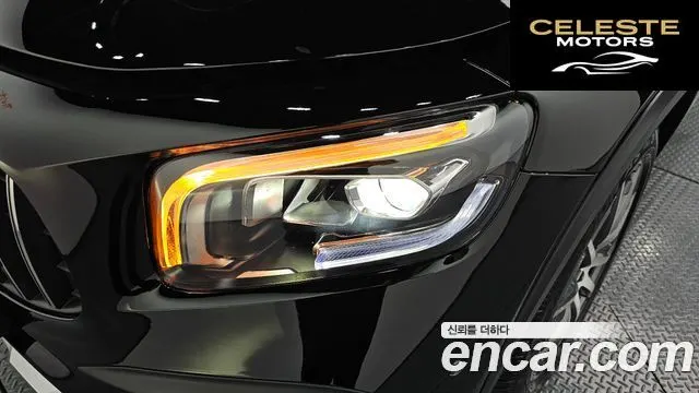 MERCEDES AMG GLB-Classe X247 AMG GLB35 4MATIC 2022 — photo 8 sur 36