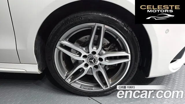 MERCEDES AMG CLA-Classe C117 CLA220 AMG Line 2018 — photo 5 sur 30