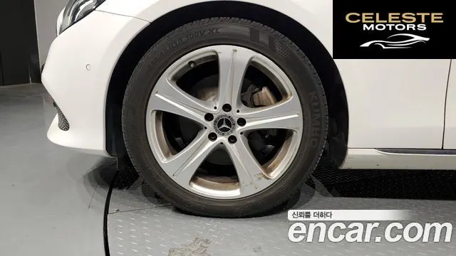 MERCEDES BENZ E-Classe W213 E200 Avantgarde 2018 — photo 5 sur 20