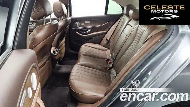MERCEDES BENZ E-Classe W213 E300 4MATIC Exclusive 2020 — photo 12 sur 20
