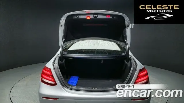 MERCEDES BENZ E-Classe W213 E300 4MATIC Exclusive 2018 — photo 20 sur 20