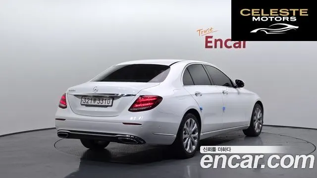 MERCEDES BENZ E-Classe W213 E220d Exclusive 2018 — photo 2 sur 26