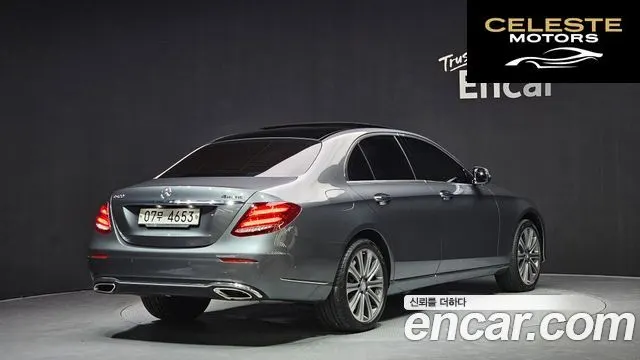 MERCEDES BENZ E-Classe W213 E400 4MATIC Exclusive 2017 — photo 2 sur 20