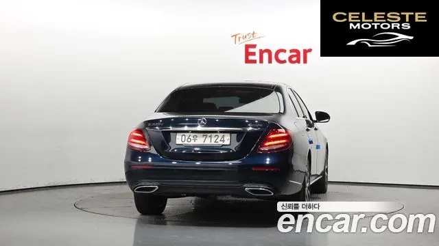 MERCEDES BENZ E-Classe W213 E220d 4MATIC Exclusive 2017 — photo 4 sur 20