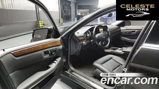 MERCEDES BENZ E-Classe W212 E200 CGI 2012 — photo 10 sur 20