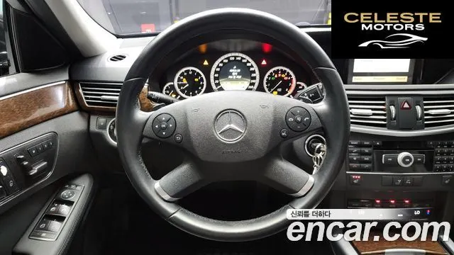 MERCEDES BENZ E-Classe W212 E200 CGI 2012 — photo 13 sur 20