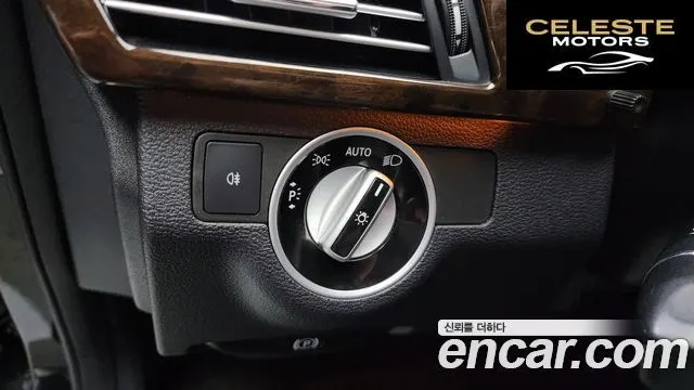 MERCEDES BENZ E-Classe W212 E200 CGI 2012 — photo 17 sur 20