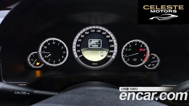 MERCEDES BENZ E-Classe W212 E200 CGI 2012 — photo 8 sur 20