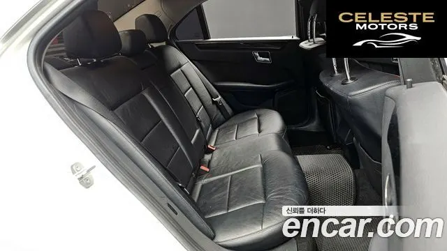 MERCEDES BENZ E-Classe W212 E200 CGI Avantgarde 2010 — photo 12 sur 20