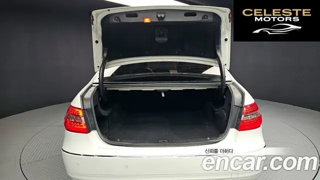 MERCEDES BENZ E-Classe W212 E200 CGI Avantgarde 2010 — photo 20 sur 20