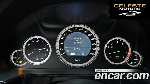 MERCEDES BENZ E-Classe W212 E200 CGI Avantgarde 2010 — photo 8 sur 20