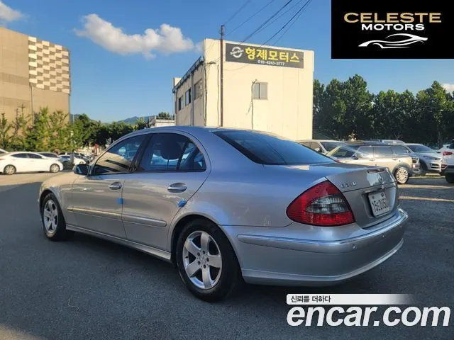 MERCEDES BENZ E-Classe W211 E240 Avantgarde 2004 — photo 24 sur 26