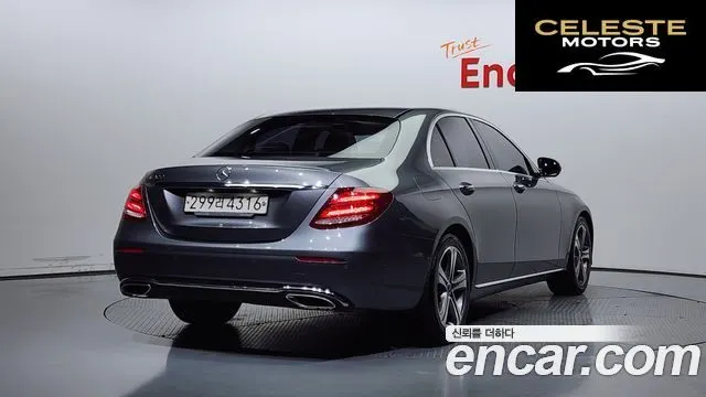 MERCEDES BENZ E-Classe W213 E300 Avantgarde 2018 — photo 2 sur 20