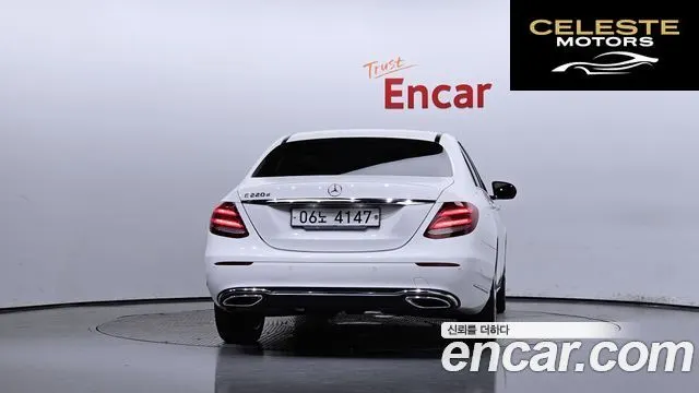 MERCEDES BENZ E-Classe W213 E220d Exclusive 2017 — photo 4 sur 26