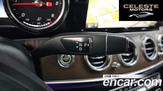 MERCEDES BENZ E-Classe W213 E220d Exclusive 2017 — photo 9 sur 26