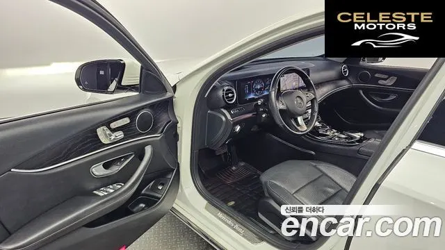 MERCEDES BENZ E-Classe W213 E300 4MATIC Avantgarde 2017 — photo 10 sur 20