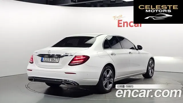 MERCEDES BENZ E-Classe W213 E300 4MATIC Avantgarde 2017 — photo 2 sur 20