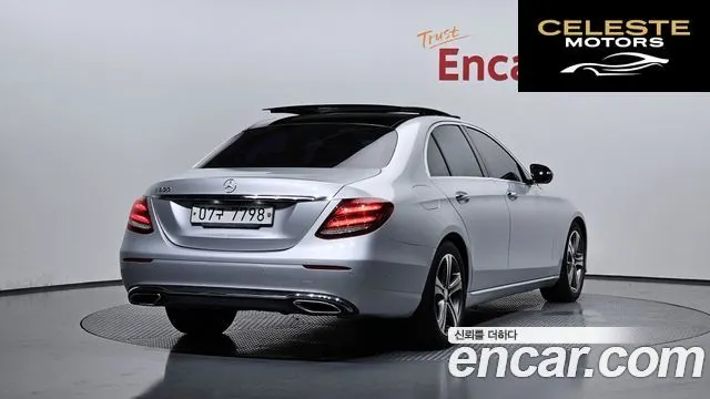 MERCEDES BENZ E-Classe W213 E300 Avantgarde 2017 — photo 2 sur 26