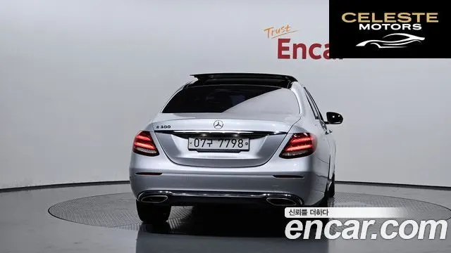 MERCEDES BENZ E-Classe W213 E300 Avantgarde 2017 — photo 4 sur 26