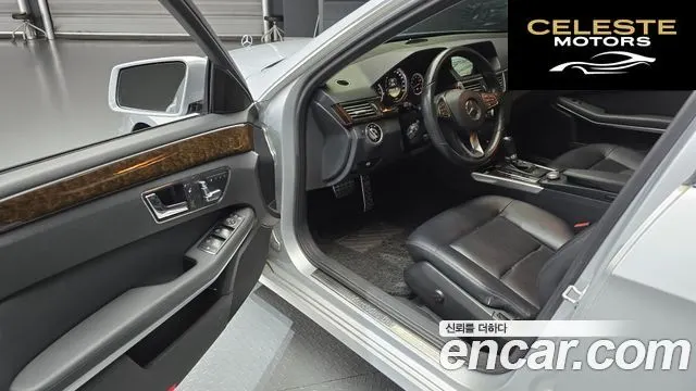 MERCEDES BENZ E-Classe W212 E200 CGI 2011 — photo 11 sur 20