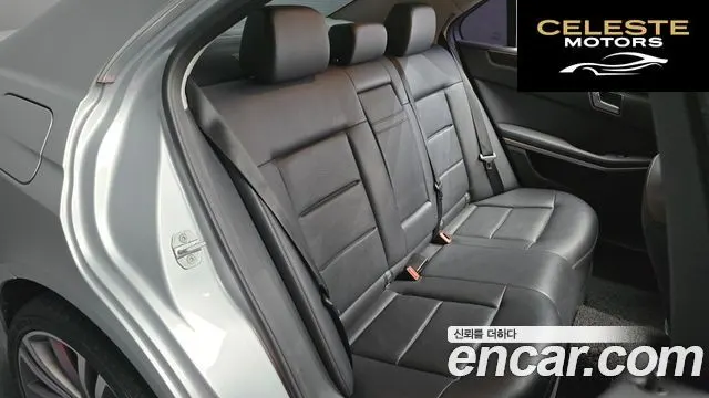 MERCEDES BENZ E-Classe W212 E200 CGI 2011 — photo 12 sur 20