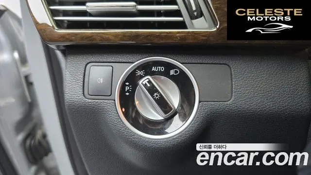 MERCEDES BENZ E-Classe W212 E200 CGI 2011 — photo 18 sur 20