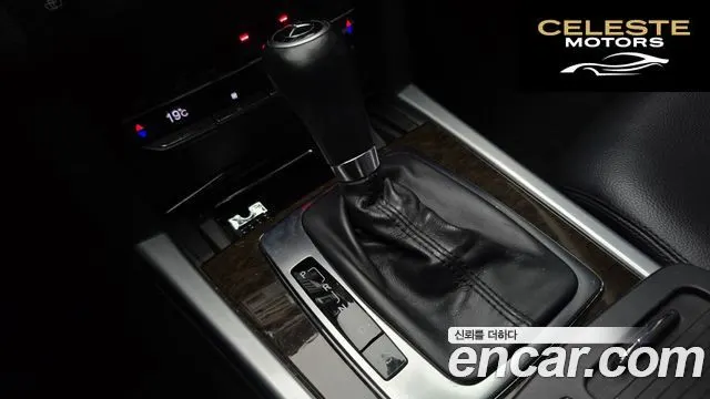 MERCEDES BENZ E-Classe W212 E200 CGI 2011 — photo 9 sur 20