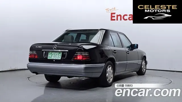 MERCEDES BENZ E-Classe W124 E220 1994 — photo 2 sur 20