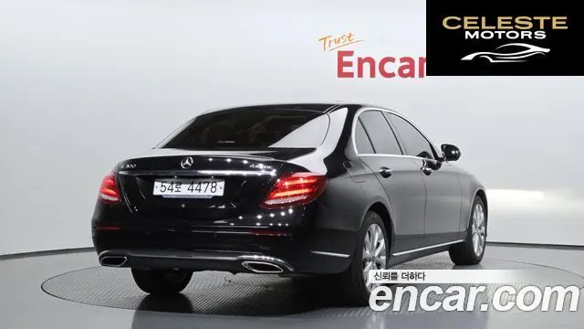 MERCEDES BENZ E-Classe W213 E300 4MATIC Exclusive 2019 — photo 2 sur 20