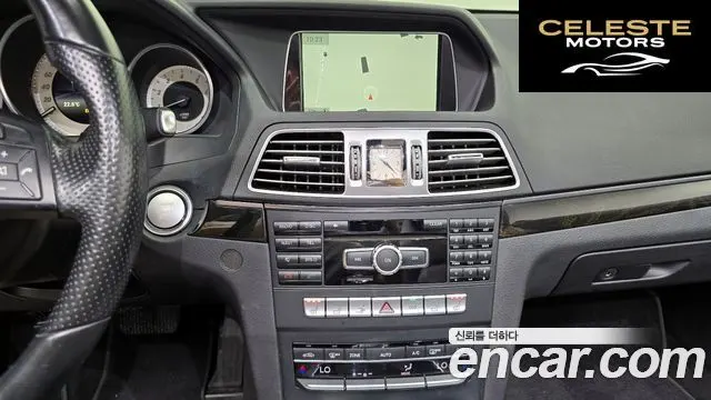 MERCEDES BENZ E-Classe W212 E200 Cabriolet 2014 — photo 17 sur 26