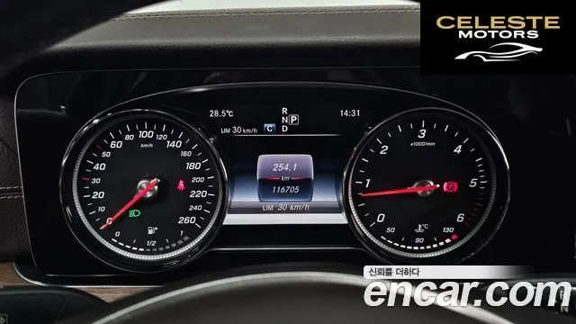 MERCEDES BENZ E-Classe W213 E220d Exclusive 2017 — photo 8 sur 20