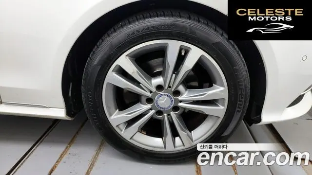 MERCEDES BENZ E-Classe W212 E220 CDI Avantgarde 2014 — photo 5 sur 20