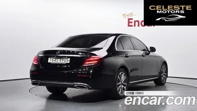 MERCEDES BENZ E-Classe W213 E300 4MATIC Avantgarde 2019 — photo 2 sur 26