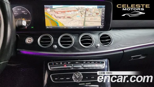 MERCEDES BENZ E-Classe W213 E300 4MATIC Avantgarde 2019 — photo 14 sur 26