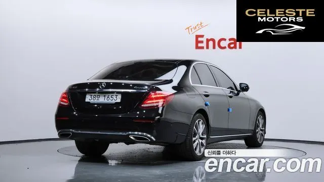 MERCEDES BENZ E-Classe W213 E300 4MATIC Avantgarde 2019 — photo 2 sur 26