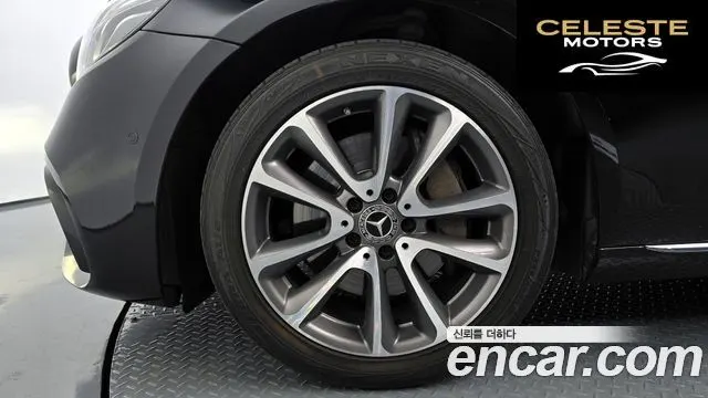 MERCEDES BENZ E-Classe W213 E300 4MATIC Avantgarde 2019 — photo 5 sur 26