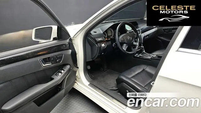 MERCEDES BENZ E-Classe W212 E200 CGI Avantgarde 2010 — photo 11 sur 20
