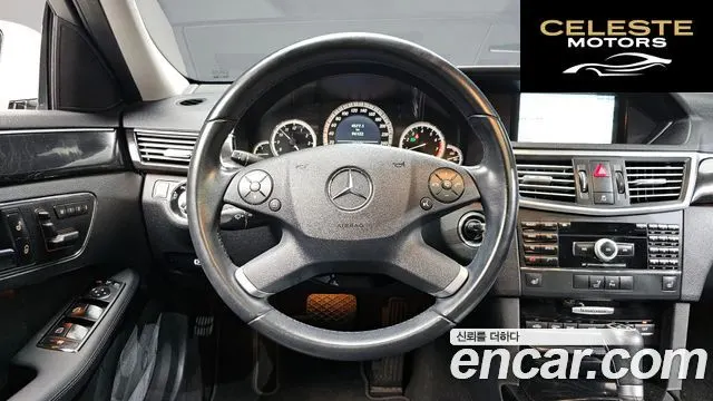 MERCEDES BENZ E-Classe W212 E200 CGI Avantgarde 2010 — photo 13 sur 20